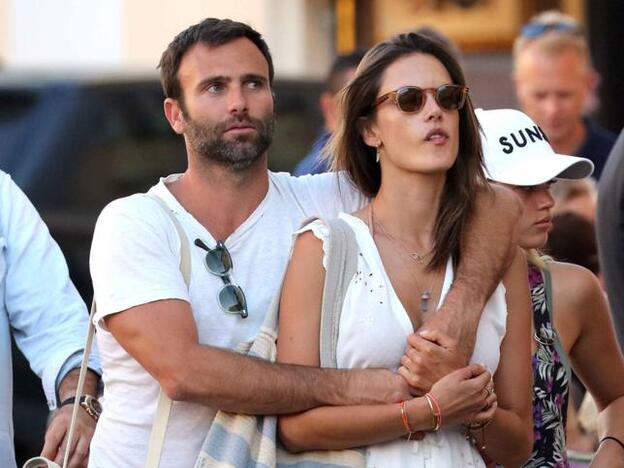 Alessandra Ambrosio rompe con su novio tras 13 años de relación