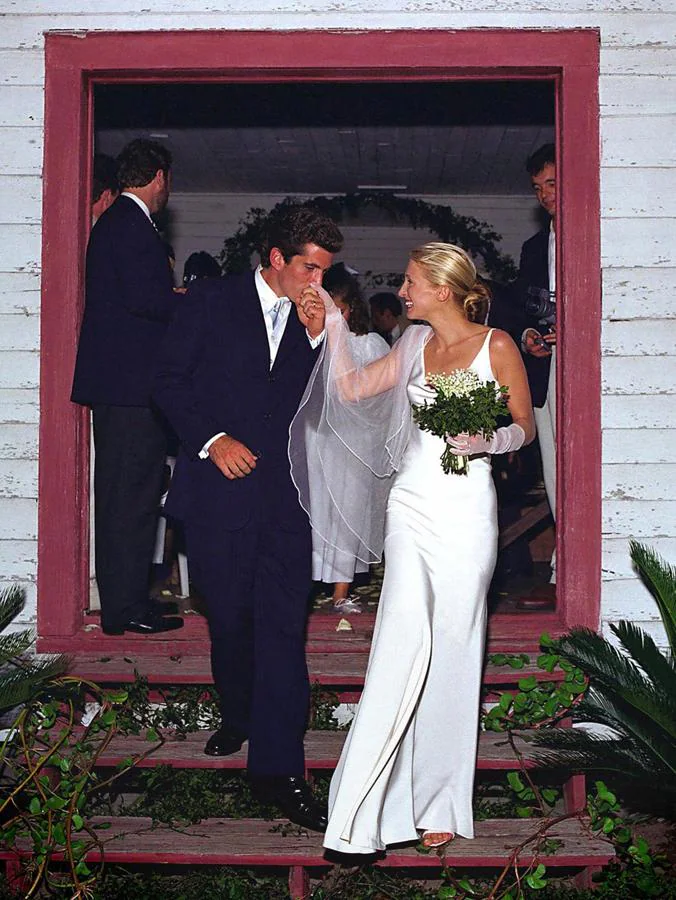 Carolyn Bessette y su icónico vestido de novia lencero