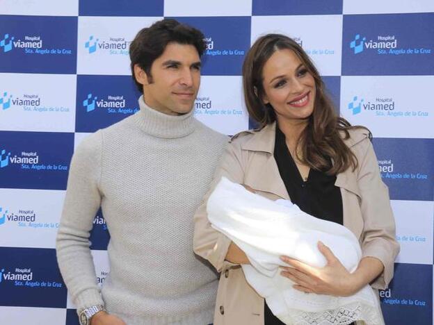 ¿Quiénes serán los padrinos del hijo de Eva González y Cayetano Rivera?