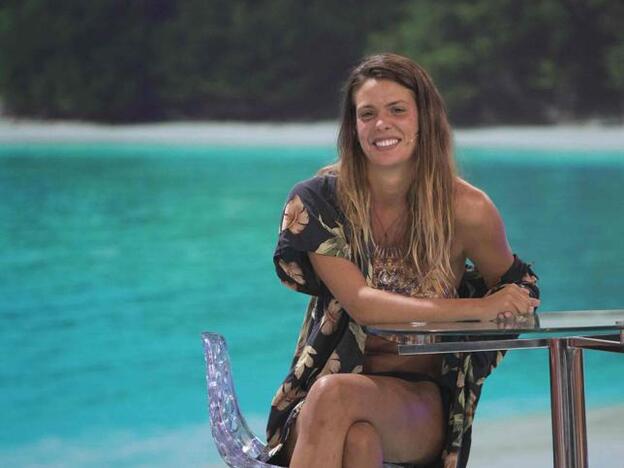 Laura Matamoros muestra su embarazo al desnudo en una portada