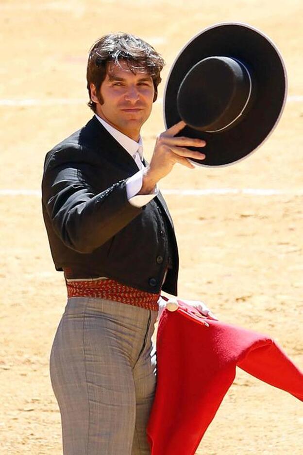 Cayetano Rivera vuelve al trabajo tras ser padre