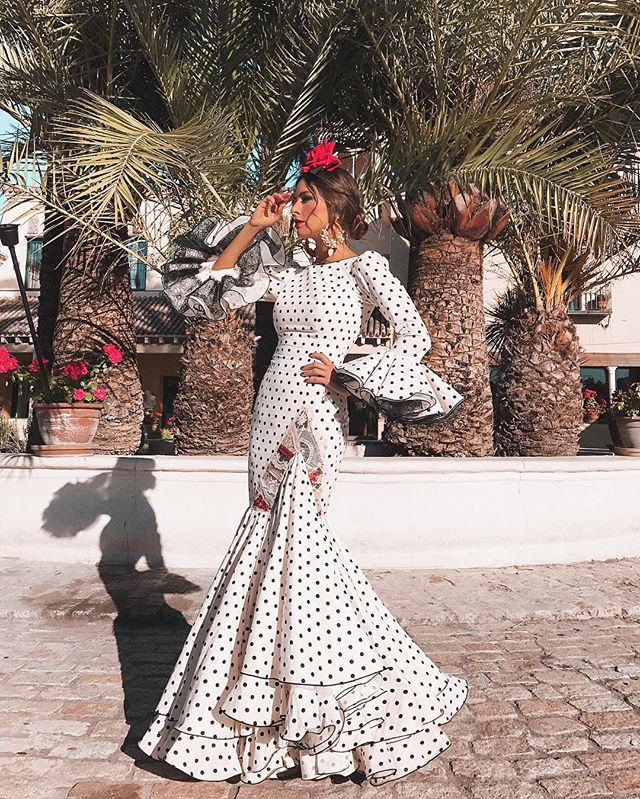 Looks de famosas, influencers y pasarela que te inspirarán si vas a la Feria de abril