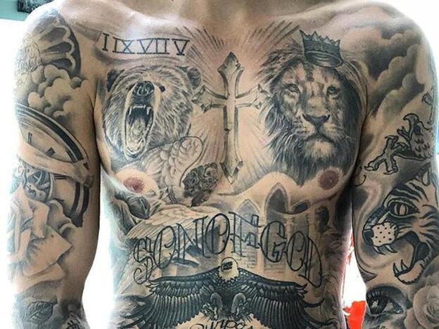 Adivina de quién es este torso con más de 100 horas en tinta