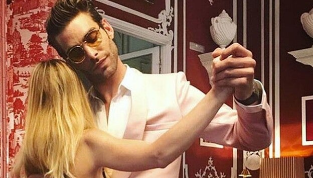 Jon Kortajarena le pide matrimonio a La Vecina Rubia
