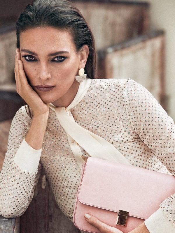 Laura Ponte, elegancia con un toque de misterio