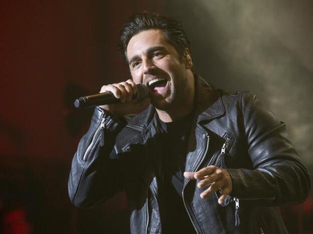 ¿Quién es la morena con la que baila Bustamante?