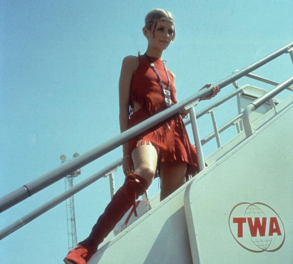 Twiggy nos enseñó cómo llevar los vestidos minis en los años 60