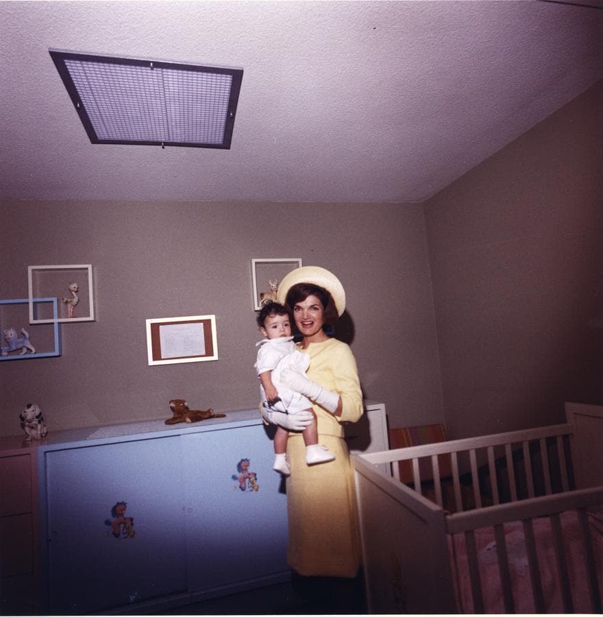 En los años 60, Jackie Kennedy coronaba sus looks sombreros pillbox