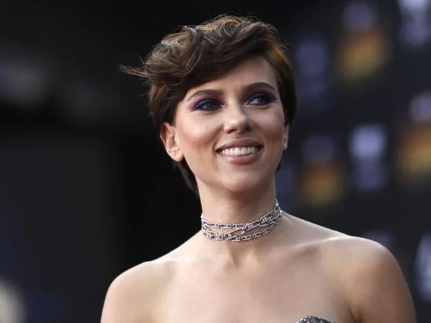 Scarlett Johansson Pillada Desnuda En Un Avi N Mujer Hoy