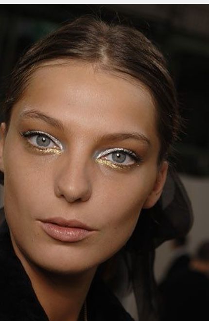 Cuatro tendencias de maquillaje que llevarás sí o sí este verano: Glitter