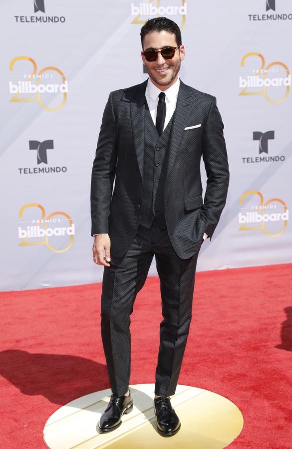 El look de Miguel Ángel Silvestre en los Premios Billboard