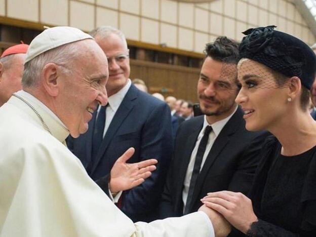 Katy Perry y Orlando Bloom oficializan su relación ante el Papa Francisco