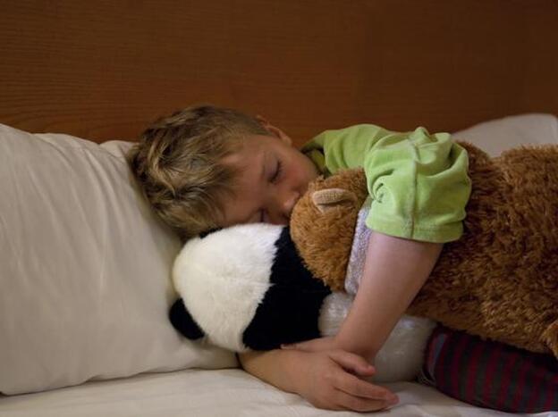 Dormir poco en la infancia, relacionado con la obesidad