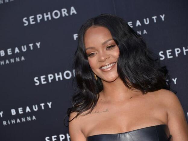 Rihanna presume de cuerpo y de estrías lanzando un mensaje body positive
