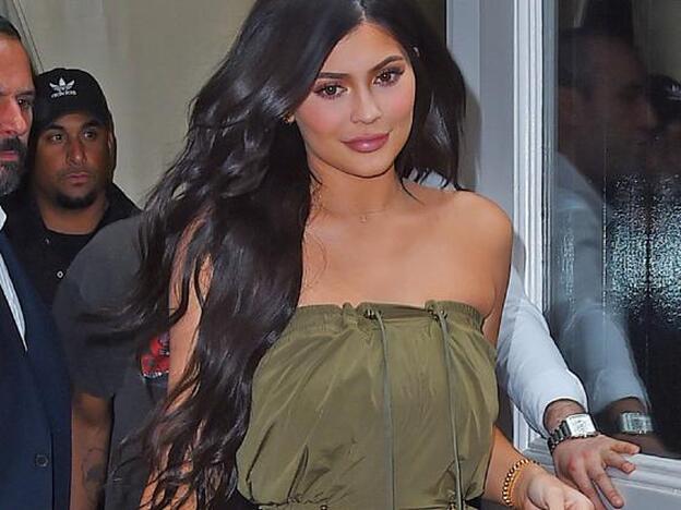 ¿Se ha puesto Kylie Jenner implantes en el trasero?