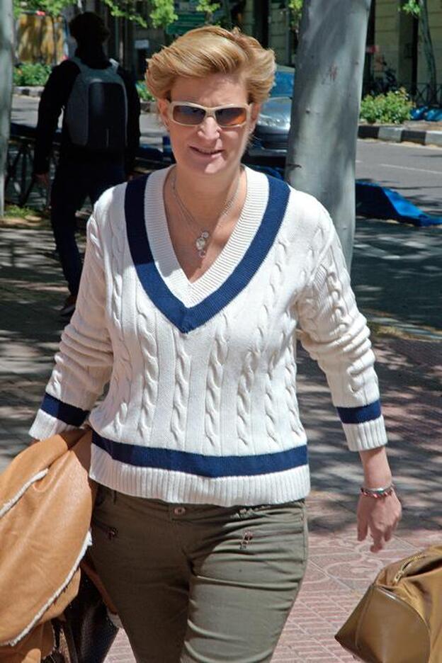 María Zurita traslada de hospital a su hijo prematuro