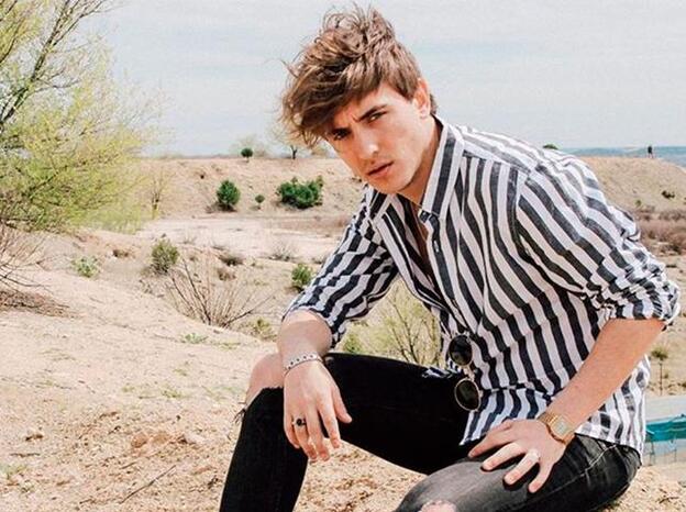 Manel Navarro: "El año pasado quedo último con un gallo y este año gana una gallina"