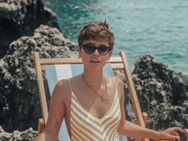 Laura Escanes triunfa en las redes con su bañador 'low cost' de Stradivarius