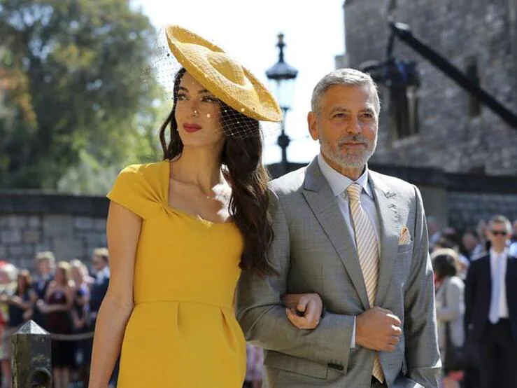 Los vestidos de Amal Clooney y Victoria Beckham en la boda de Meghan Markle