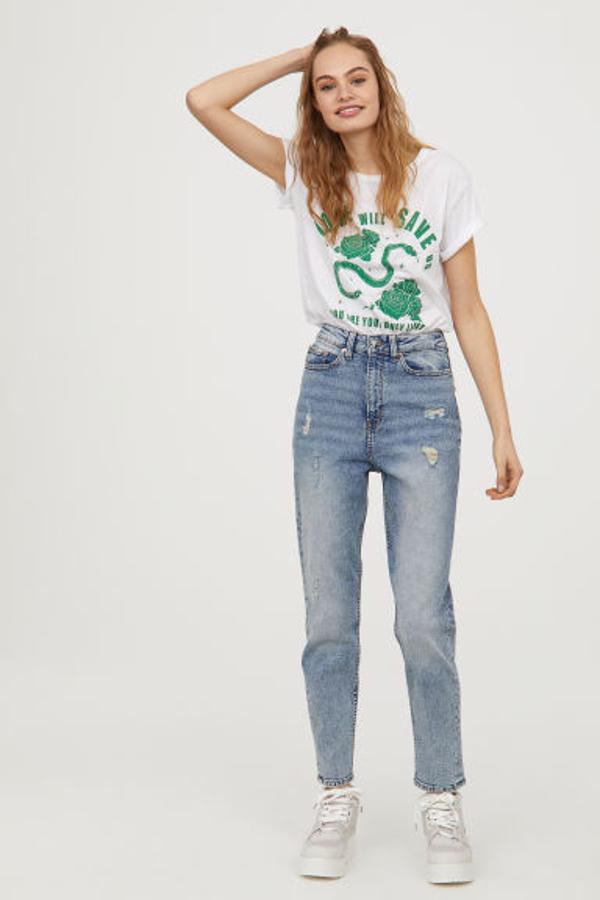 Los pantalones 'low cost' estilo 'mom' que ya son tendencia esta primavera