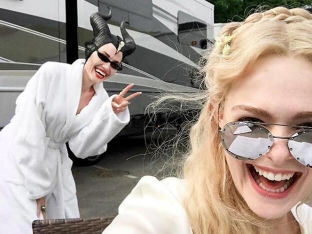 El divertido día de rodaje de Elle Fanning y Angelia Jolie