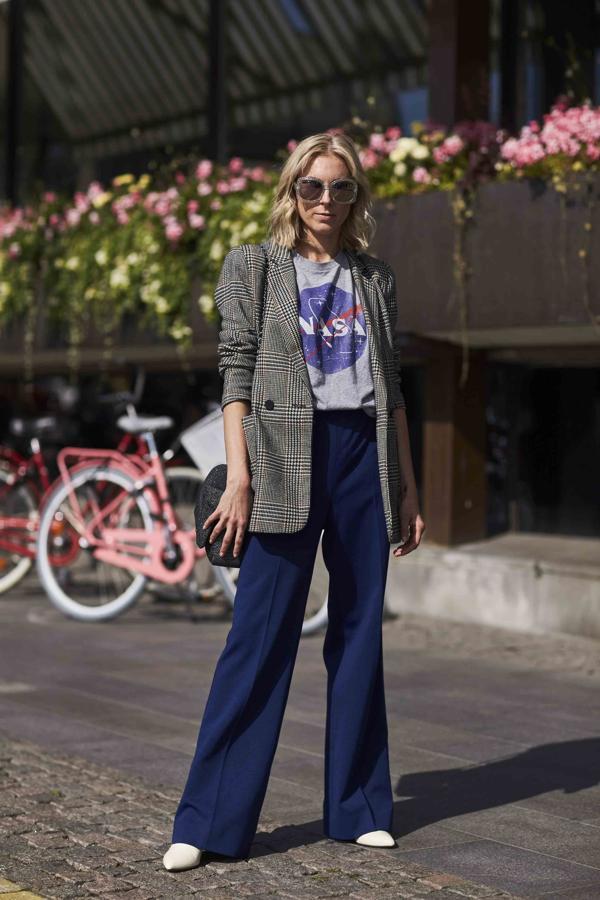 Cómo llevar una blazer según el street style.