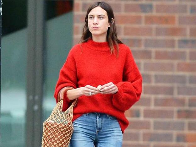 Alexa Chung tiene el bolso que todas queremos