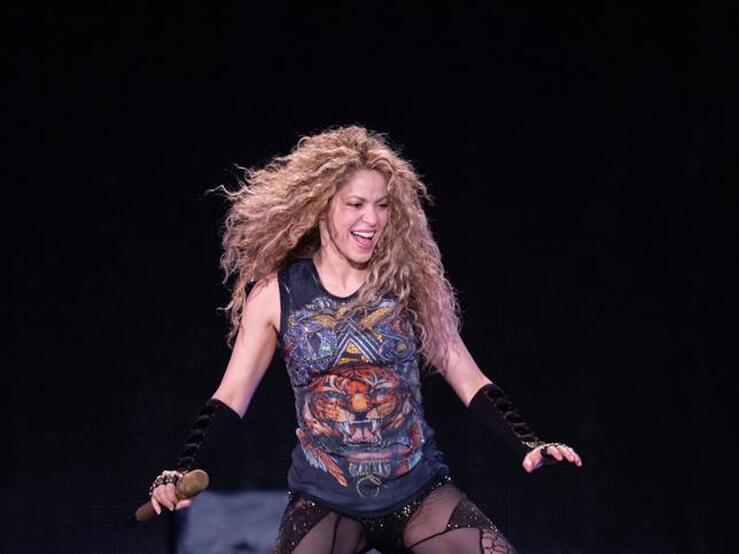 Shakira se vuelve a subir a un escenario tras sus problemas con las cuerdas vocales