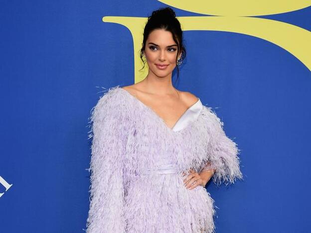 Kendall Jenner acusada de alargar sus piernas con Photoshop