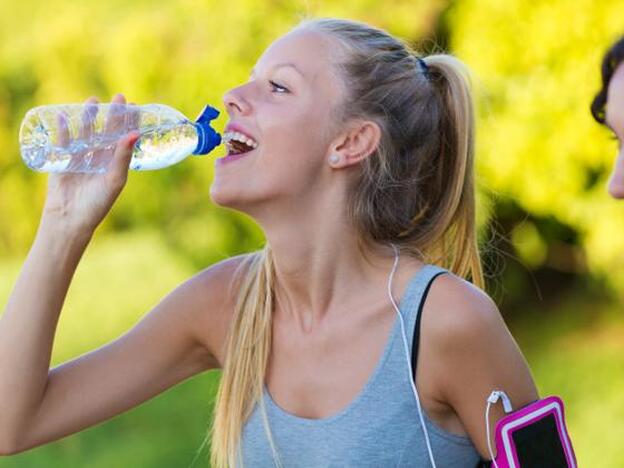 Beber agua no adelgaza: tres mitos que ni te imaginabas