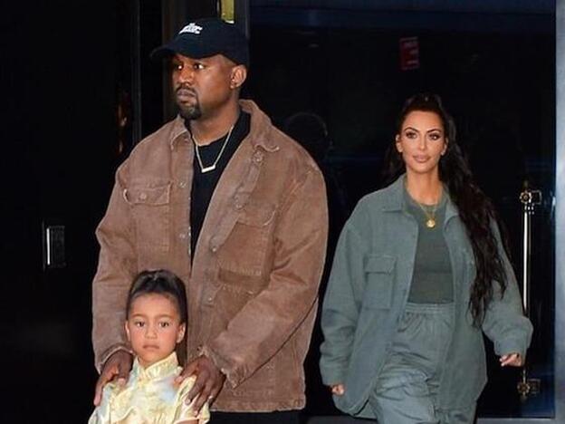 Critican a Kim Kardashian que le alise el pelo a su hija North