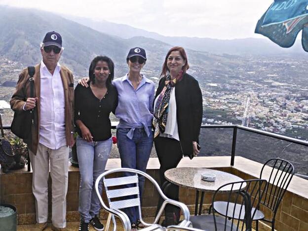 Así fue el viaje relámpago de Isabel Preysler y Mario Vargas Llosa antes de que este se cayera