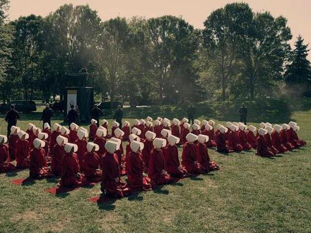 Mujeres que lo pasan tan mal como en 'El cuento de la criada'