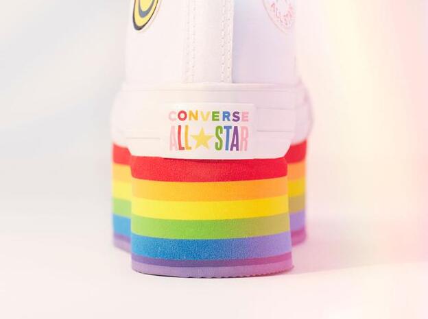 Las Converse de Miley Cyrus que querrás lucir para celebrar el orgullo