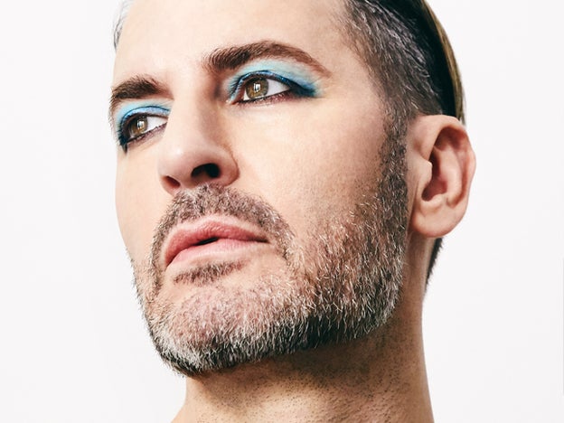 Marc Jacobs se maquilla los ojos para celebrar el Orgullo