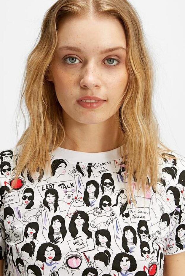 La camiseta más feminista de Stradivarius que querrás este verano es...