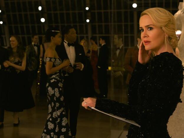 Sarah Paulson, en la gala (ficticia) del Met, con un vestido de Prada