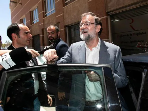 Mariano Rajoy por las calles de Santa Pola, Alicante./gtres.