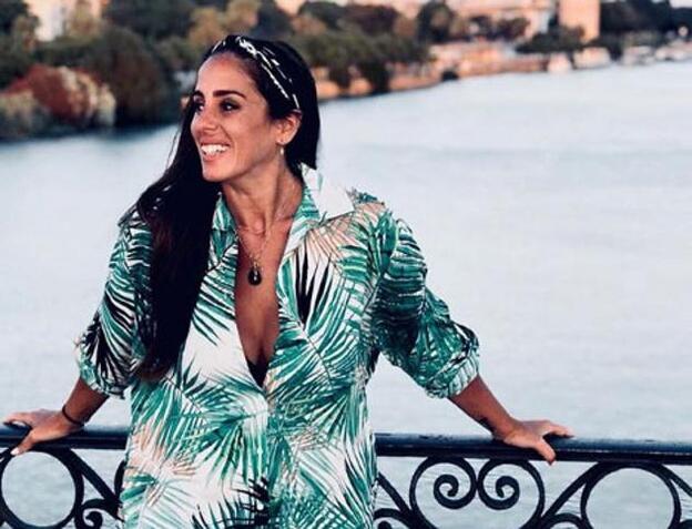 Pillan desnuda a Anabel Pantoja en la playa