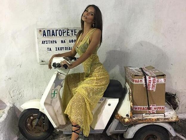 Gigi Hadid y Emily Ratajkowski llevan el 'look' playero del verano