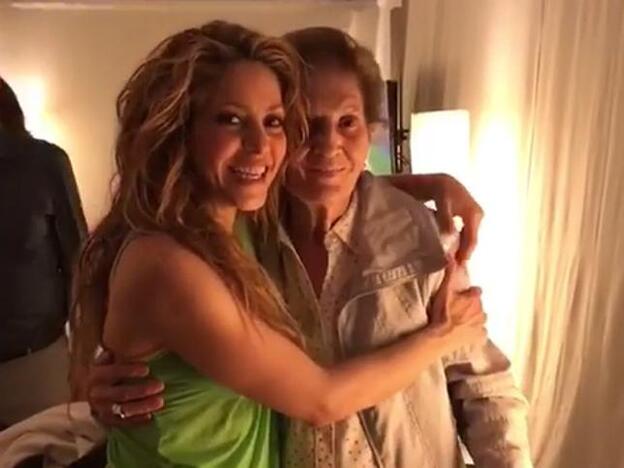 Shakira con la abuela de Piqué./Instagram