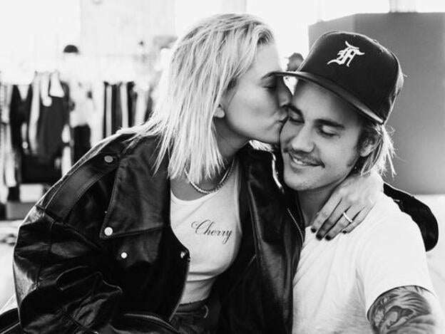 Justin Bieber confirma su compromiso con una romántica imagen