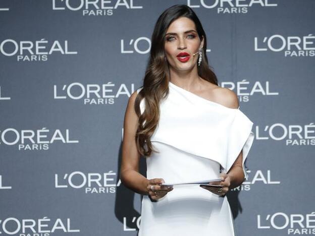 Sara Carbonero presentó y entregó los premios L'Oréal a Jorge Váquez y Afrodita Dorado.
