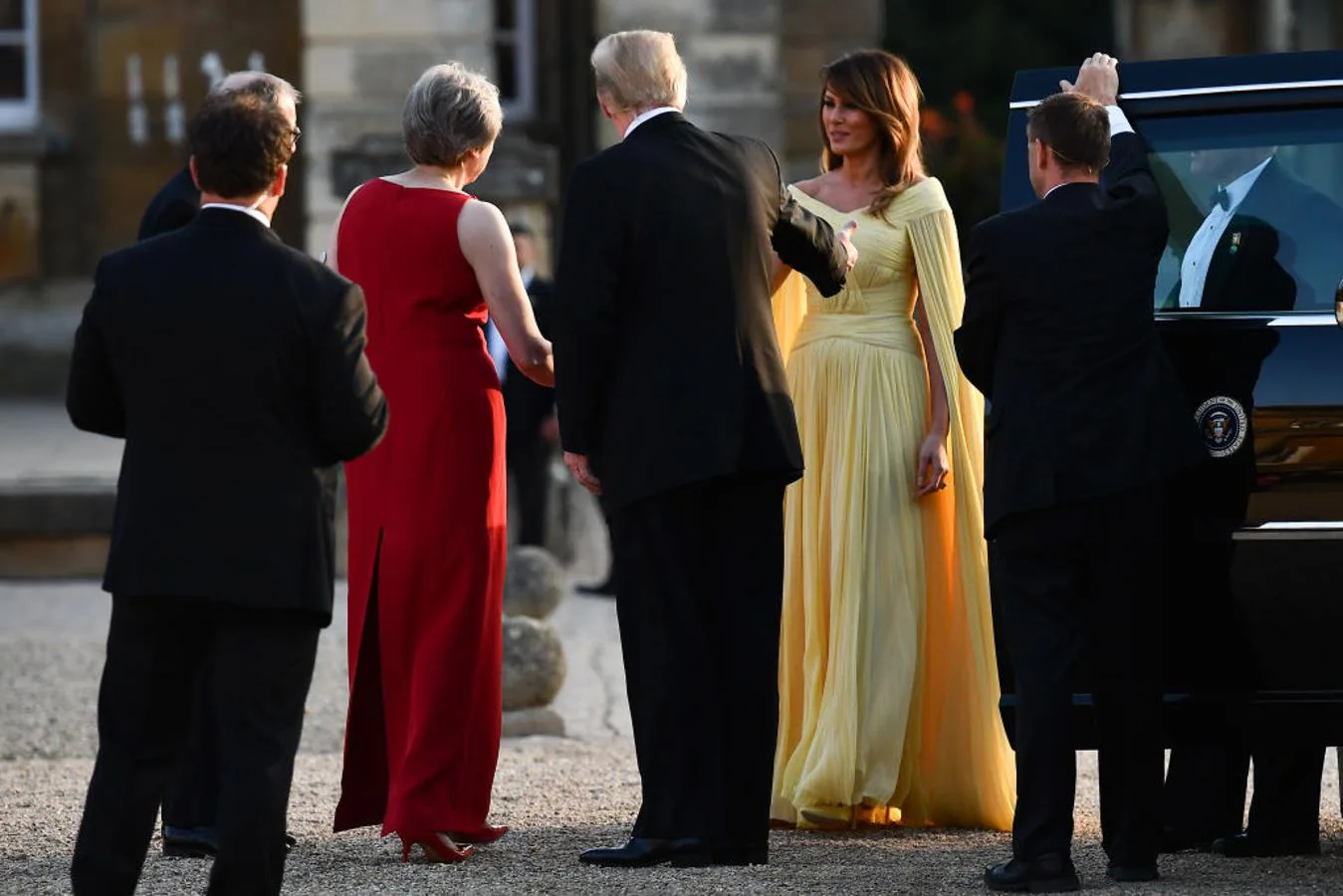 Melania Trump se viste de princesa en su primer día en Londres
