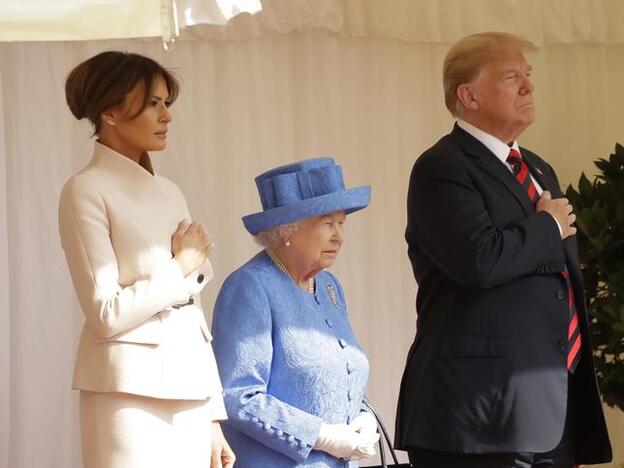 El matrionio Trump en audiencia con Isabel II