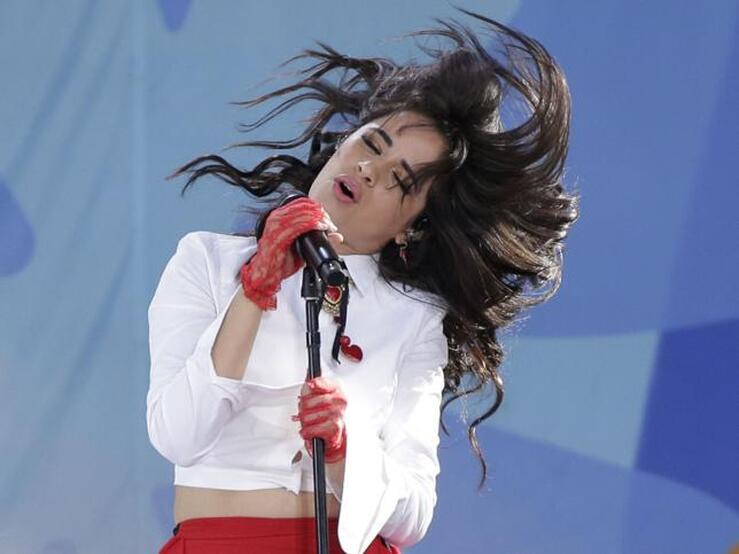 El estilo de Camila Cabello dentro y fuera del escenario