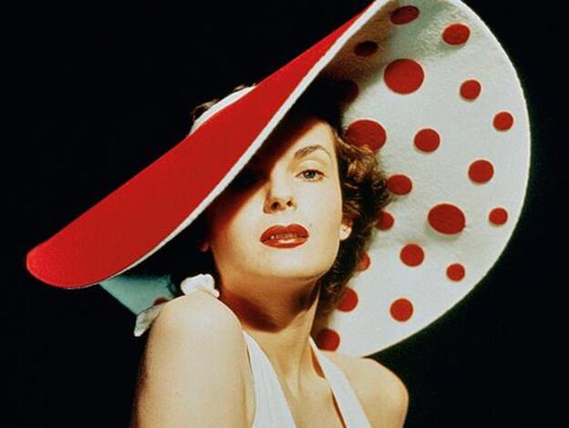 Este verano lee a una mujer