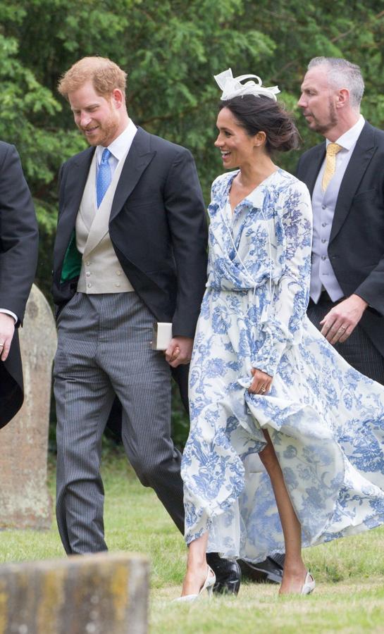 Su primer look de invitada: Oscar de la Renta