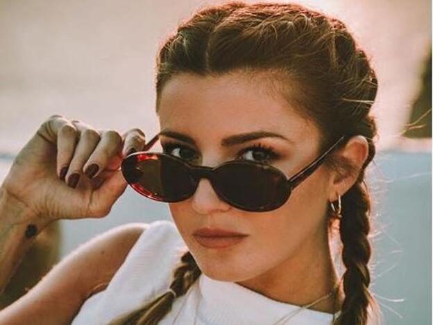 Lovely Pepa consigue el perfecto look de verano con un vestido de Uterqüe