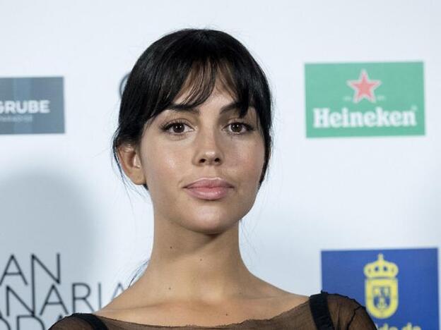 El llamativo look 'animal print' de Georgina para pasear por Milán